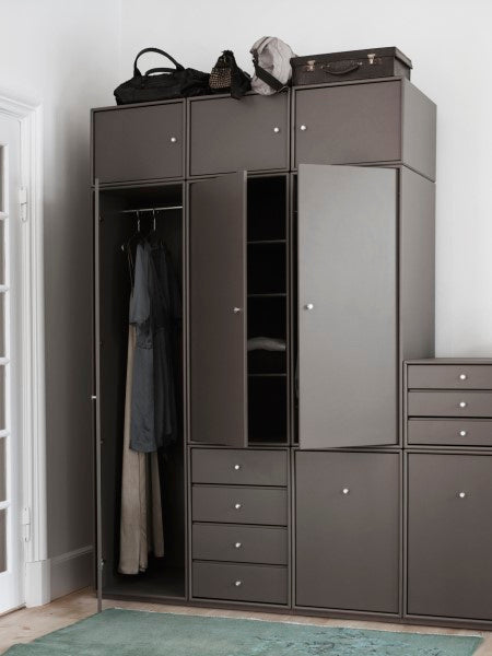 Montana - Wardrobe Composition 4