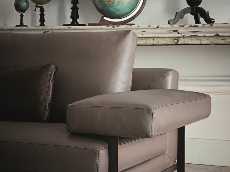 How to Choose the Right Sofa Style for Your Living Room - Scossa