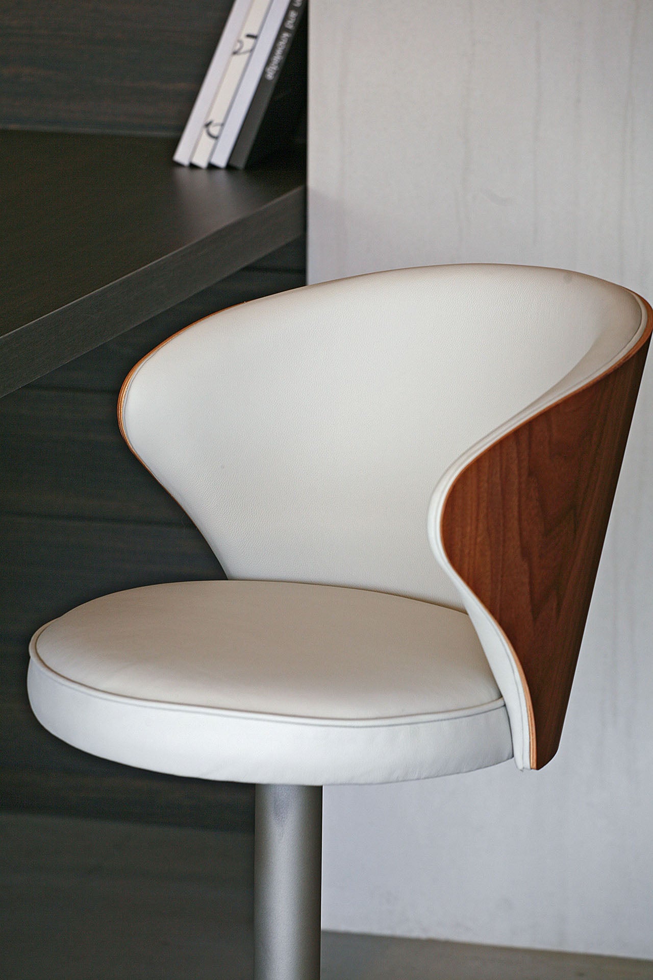 Peressini Casa - Doris gas adjustable stool with wooden back