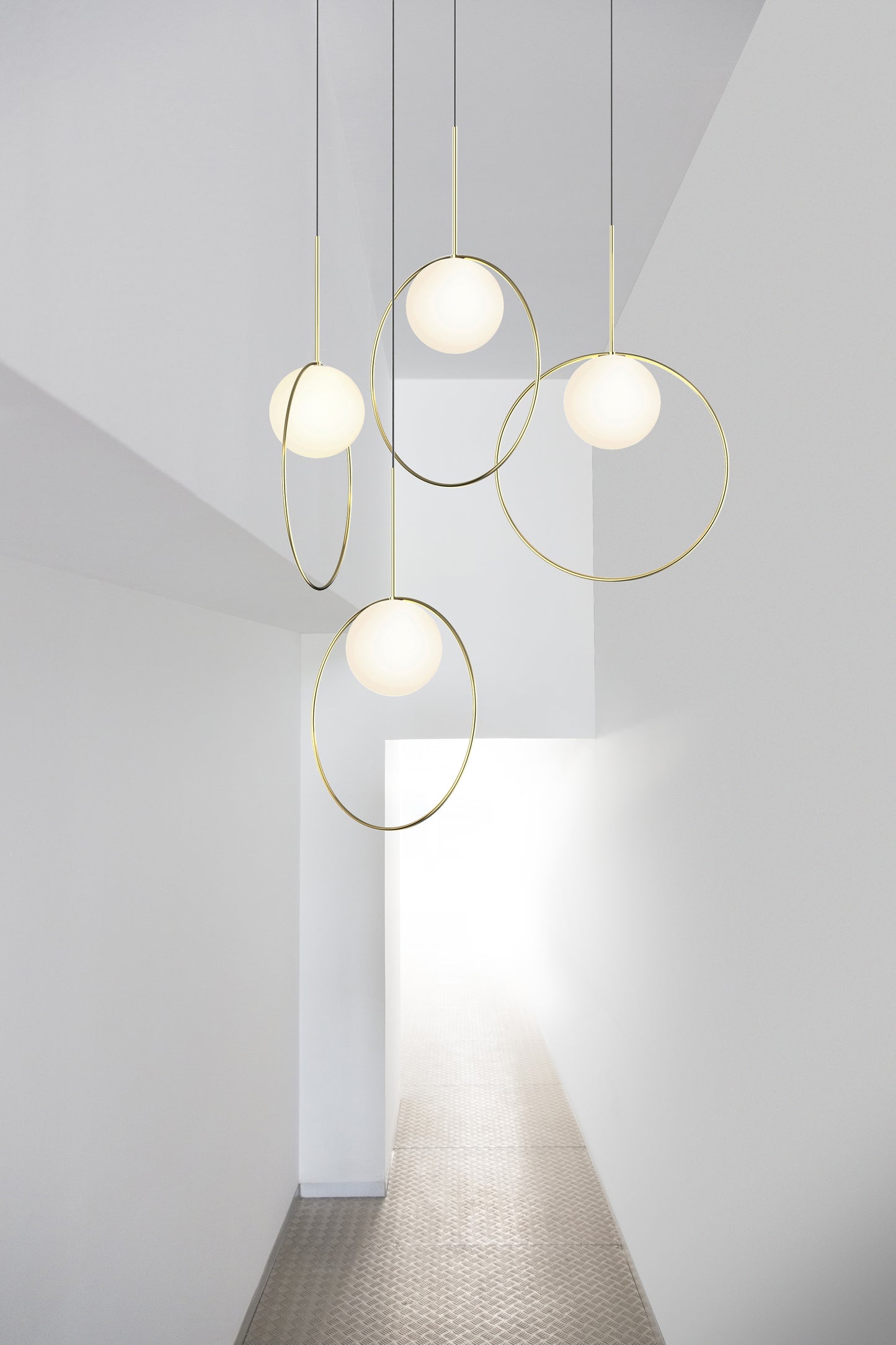 Bola Halo Pendant blinding light environment